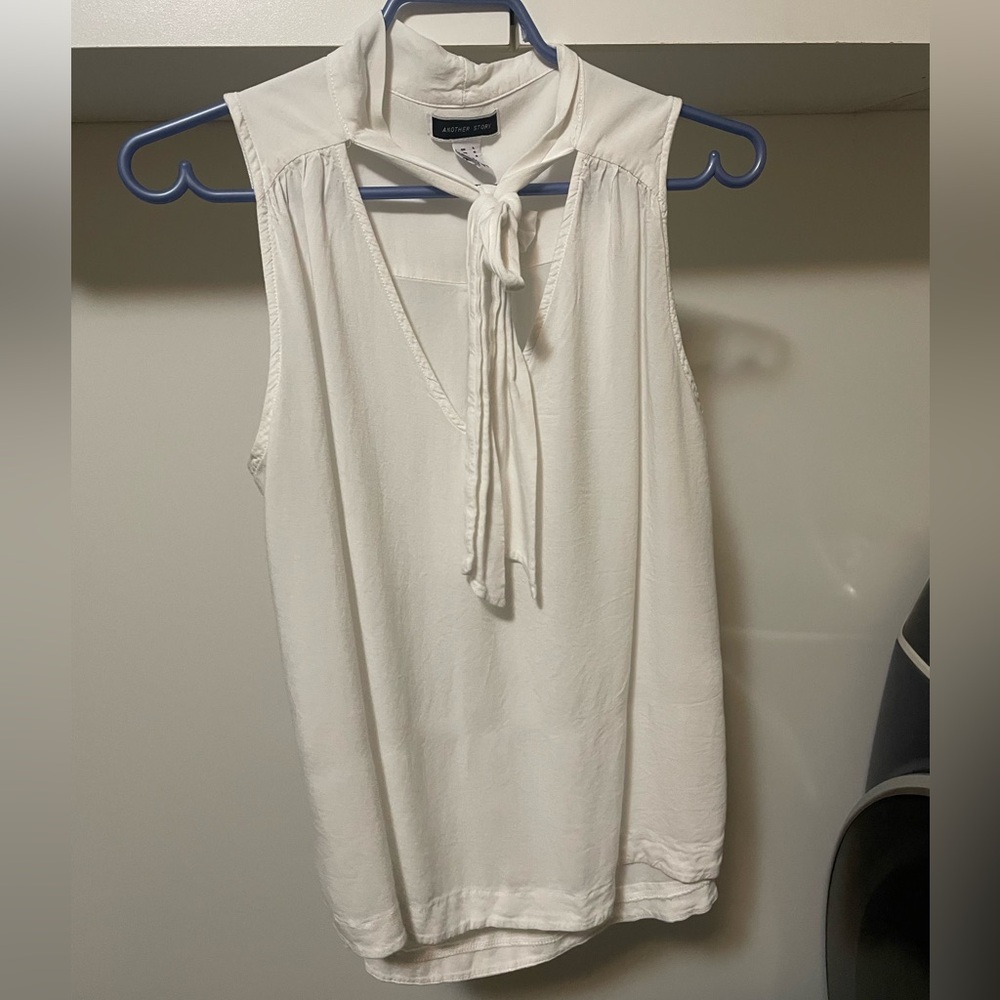 Sleeveless White Blouse with Tie-Neck Another Story Large